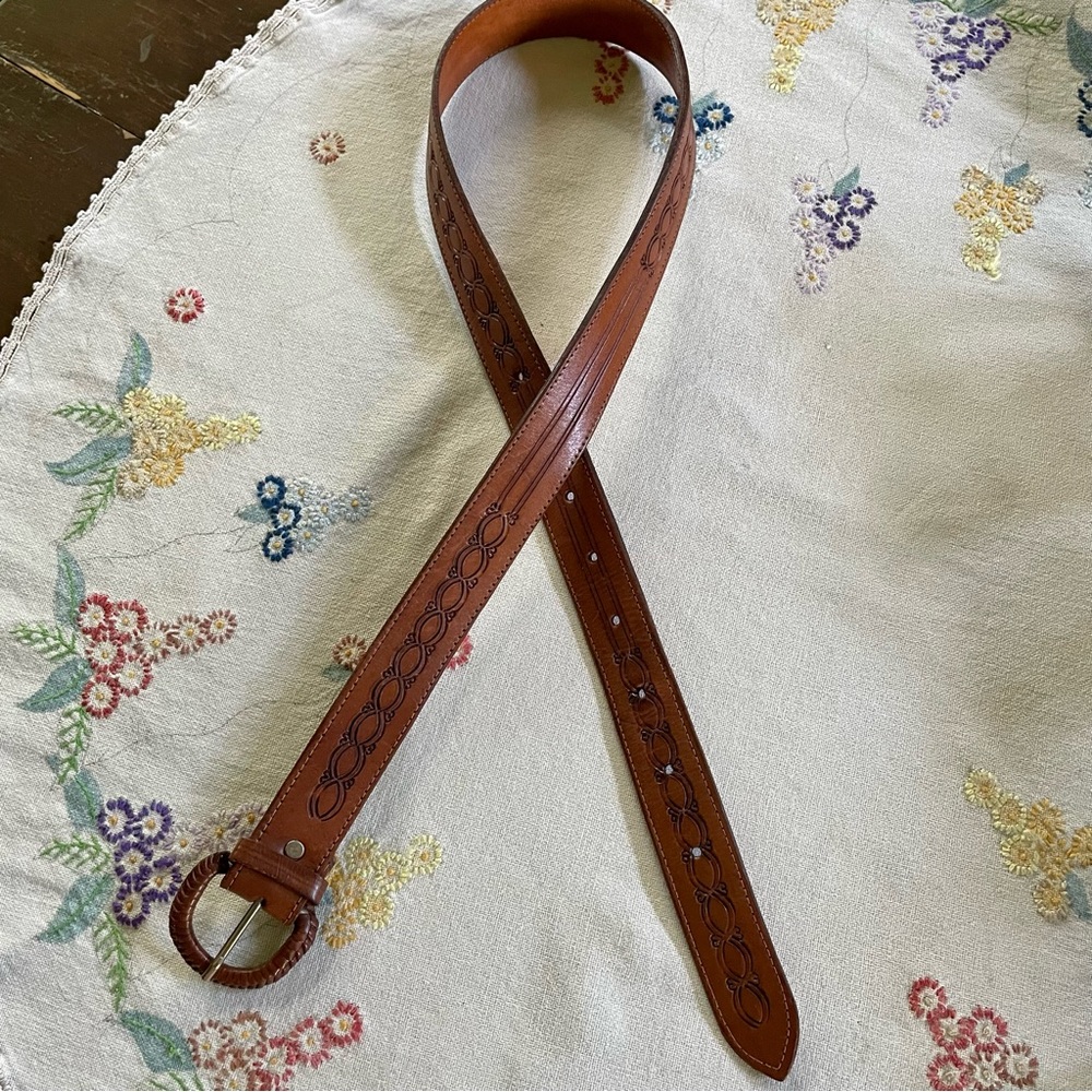 Vintage Hand Tooled Western Brown Leather Belt. Unisex 43" Excluding Buckle - Picture 6 of 16